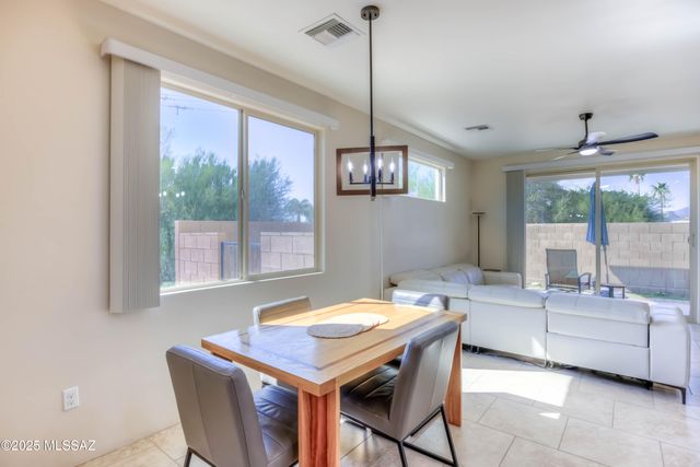 2945 W Stepping Stone Court, Tucson, AZ 85741