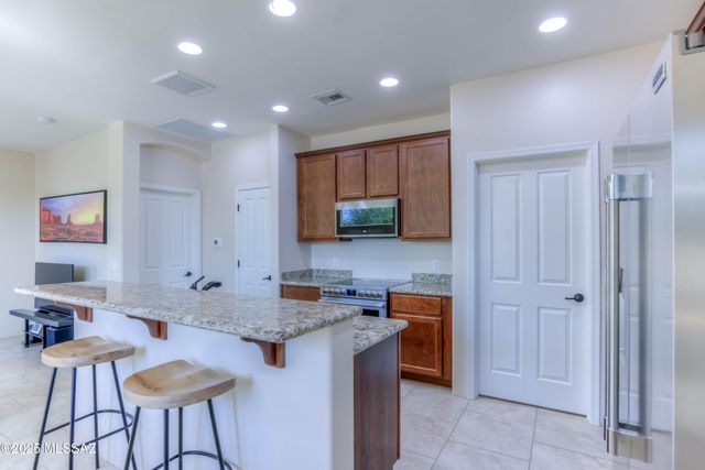 2945 W Stepping Stone Court, Tucson, AZ 85741