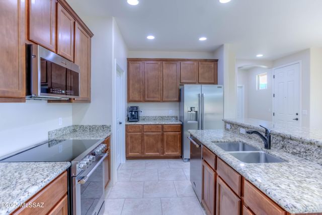 2945 W Stepping Stone Court, Tucson, AZ 85741