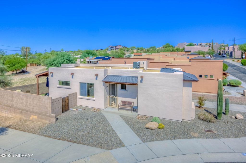 2945 W Stepping Stone Court, Tucson, AZ 85741