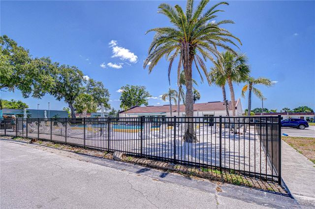 13870 OAKWOOD LANE, Seminole, FL 33776