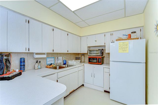 13870 OAKWOOD LANE, Seminole, FL 33776