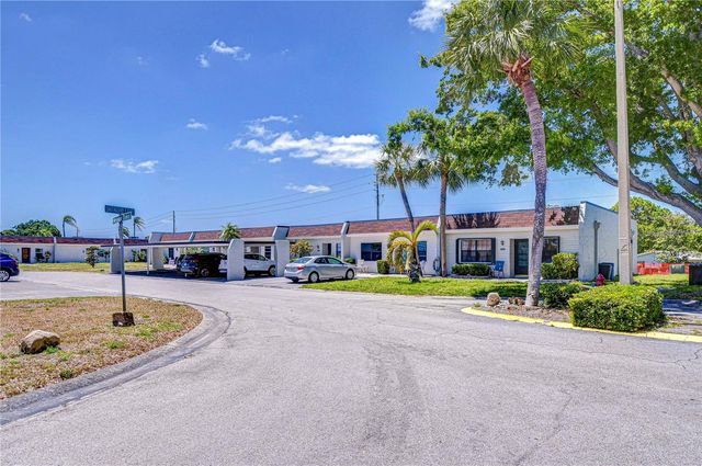 13870 OAKWOOD LANE, Seminole, FL 33776