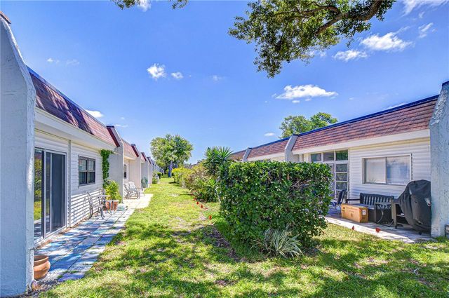 13870 OAKWOOD LANE, Seminole, FL 33776