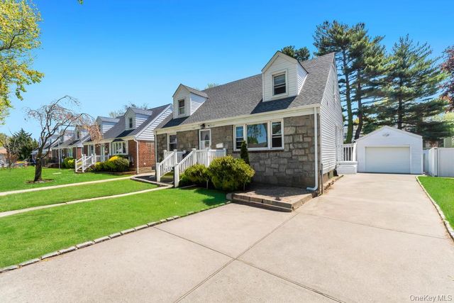 445 Peninsula Boulevard, Lynbrook, NY 11563