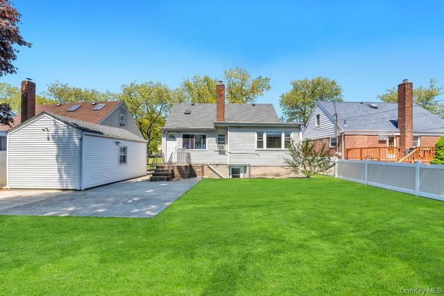 445 Peninsula Boulevard, Lynbrook, NY 11563