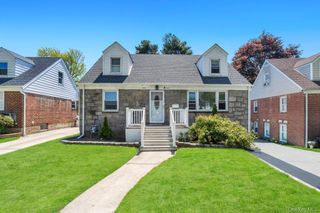 445 Peninsula Boulevard, Lynbrook, NY 11563