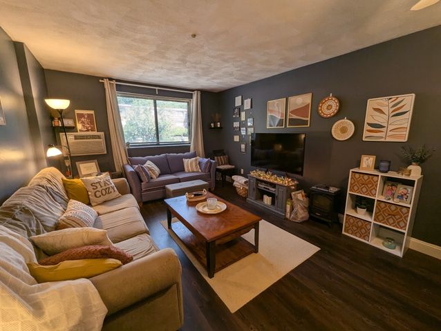 65 Milliken Ave 16, Franklin, MA 02038