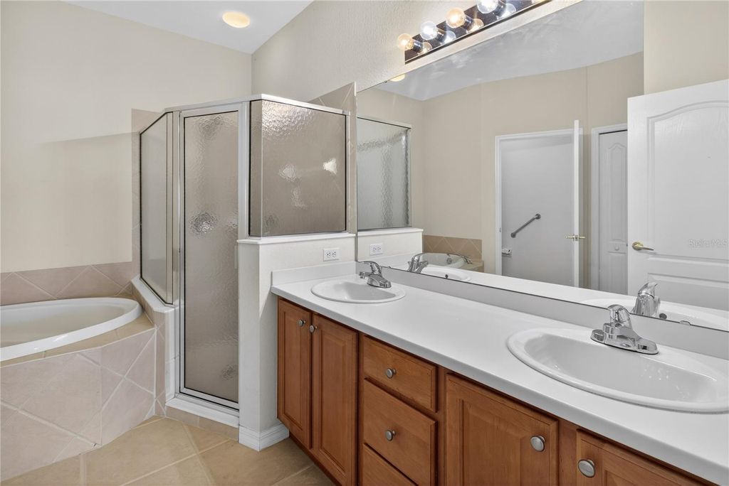 Image 8 of property listing at 267 HERITAGE ISLES WAY, Bradenton, FL 34212