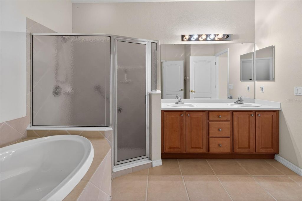 Image 10 of property listing at 267 HERITAGE ISLES WAY, Bradenton, FL 34212