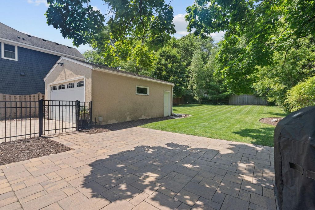 219 Chicago Avenue N, Wayzata, MN 55391 — photo 5