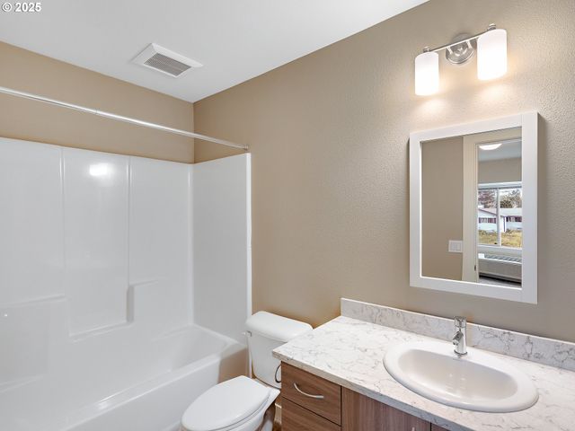 10829 E BURNSIDE St, Portland, OR 97216