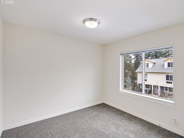 10829 E BURNSIDE St, Portland, OR 97216