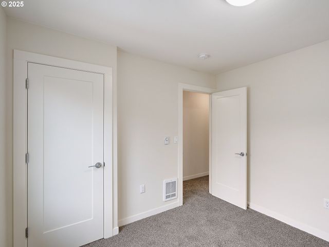 10829 E BURNSIDE St, Portland, OR 97216