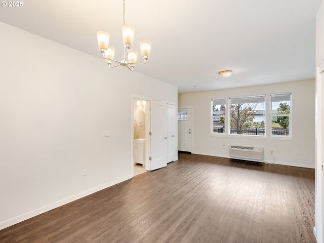 10829 E BURNSIDE St, Portland, OR 97216