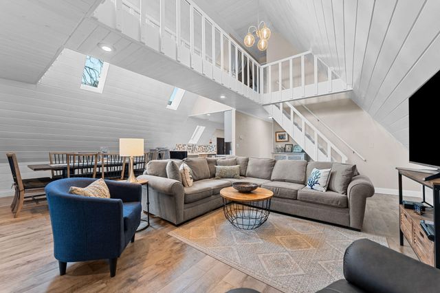 154 Elm Point Street, Kimberling City, MO 65686