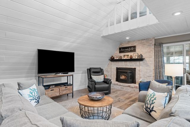 154 Elm Point Street, Kimberling City, MO 65686