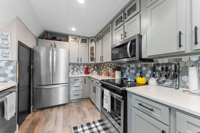 154 Elm Point Street, Kimberling City, MO 65686