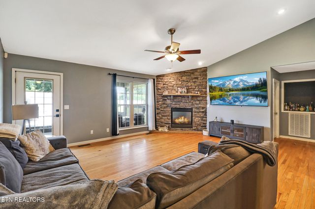 67 Lakyn Drive, Crossville, TN 38571
