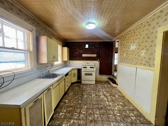 315 Rutledge Avenue, East Orange City, NJ 07017