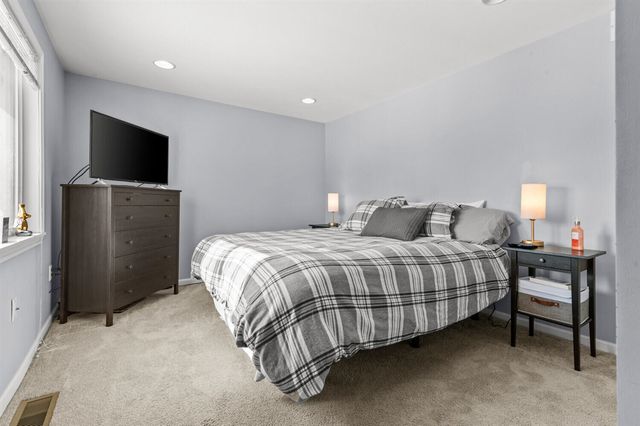 34101 Harlowshire Street, Farmington, MI 48335