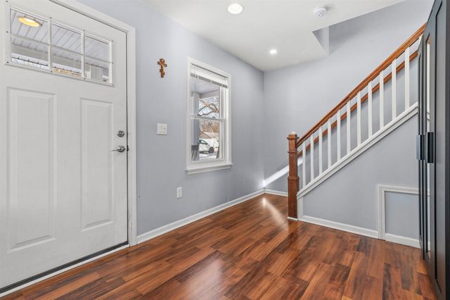 34101 Harlowshire Street, Farmington, MI 48335