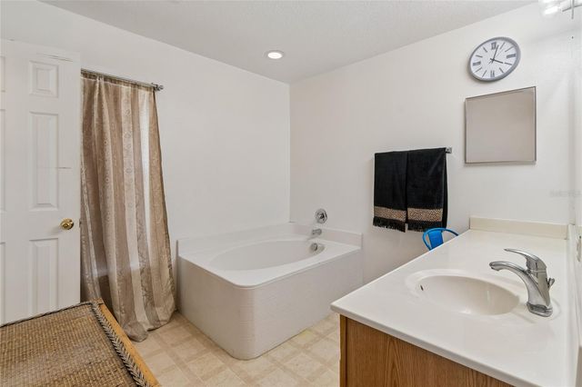 2789 WOODLAND CREEK LOOP, Kissimmee, FL 34744