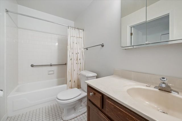 800 Ridge Road 117, Wilmette, IL 60091
