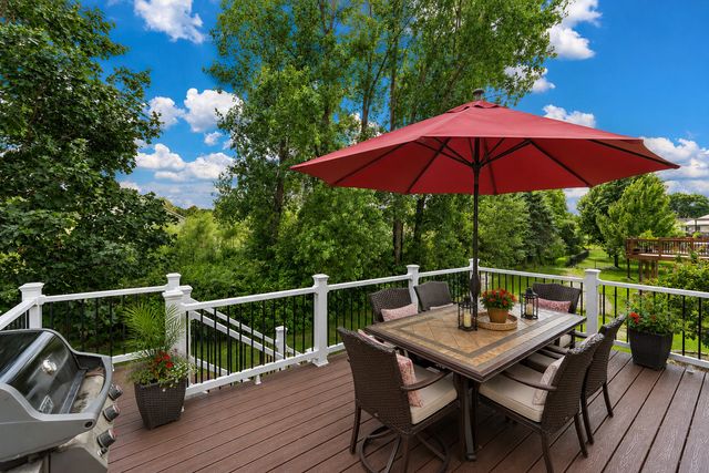 2891 Meadow Brook Drive, Woodbury, MN 55125