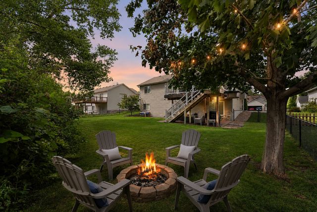 2891 Meadow Brook Drive, Woodbury, MN 55125