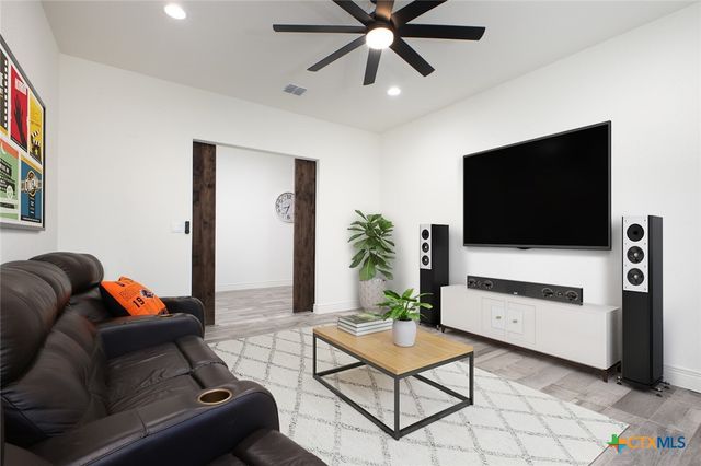 1386 Lyme Park, Bulverde, TX 78163
