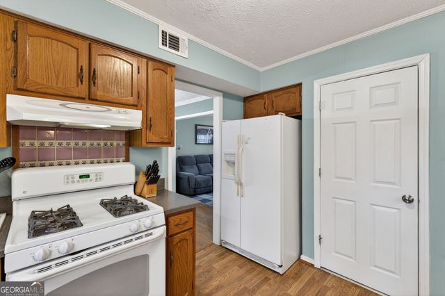 1880 Whispering Willow Way SW, Lilburn, GA 30047