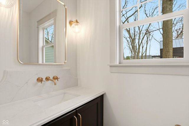 122 E 32nd Street, Indianapolis, IN 46205