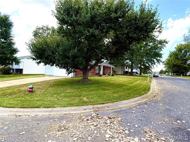 460 Fairfax Street, Columbia, IL 62236