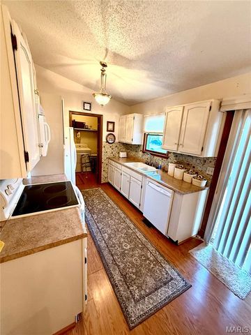 460 Fairfax Street, Columbia, IL 62236