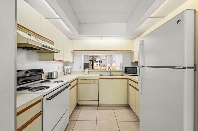 4325 46TH AVENUE W 104, Bradenton, FL 34210