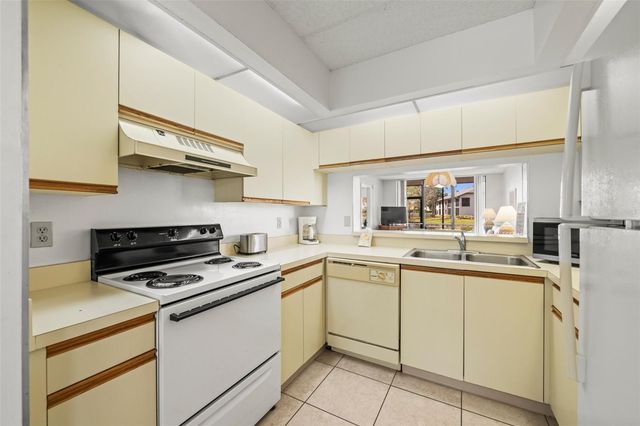 4325 46TH AVENUE W 104, Bradenton, FL 34210