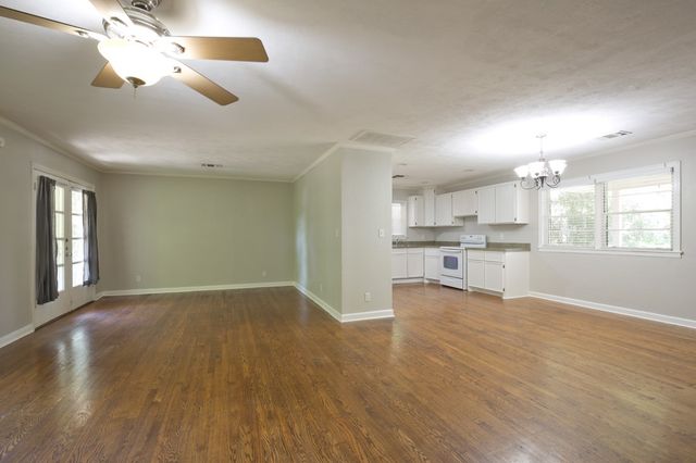 2425 N Locust Street, Denton, TX 76209