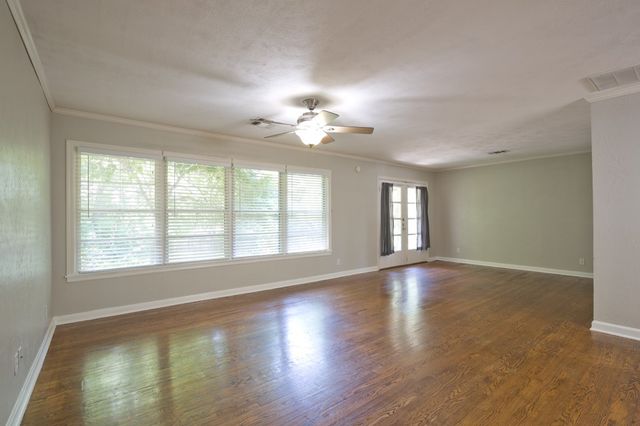 2425 N Locust Street, Denton, TX 76209
