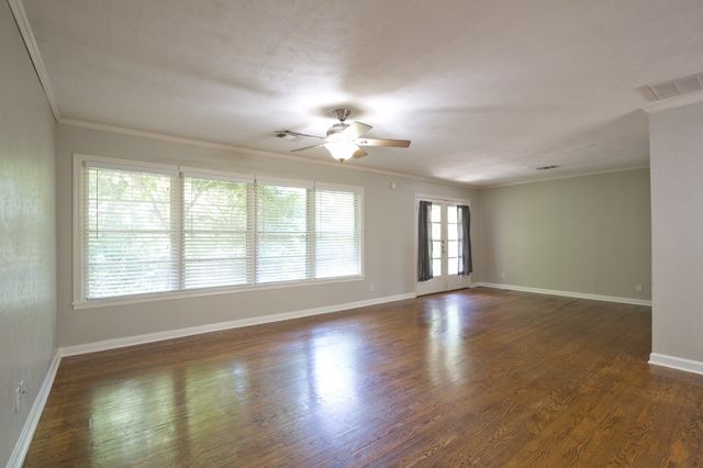 2425 N Locust Street, Denton, TX 76209