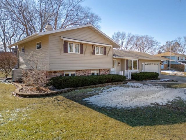 710 3rd Avenue, Charles City, IA 50616