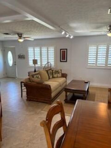 8350 SE Sweetbay Drive, Hobe Sound, FL 33455