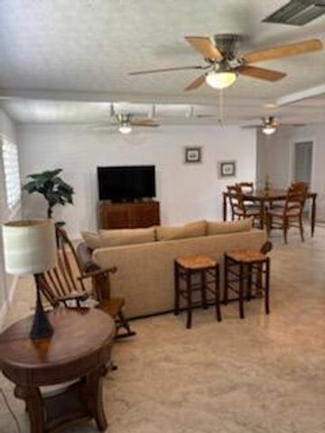 8350 SE Sweetbay Drive, Hobe Sound, FL 33455