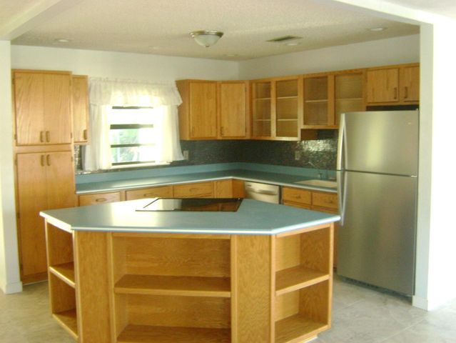 8350 SE Sweetbay Drive, Hobe Sound, FL 33455