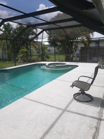 8350 SE Sweetbay Drive, Hobe Sound, FL 33455