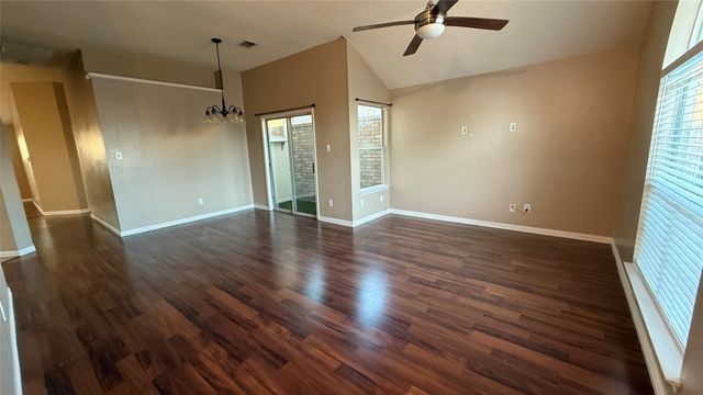 519 Cross Cut Drive, Arlington, TX 76018