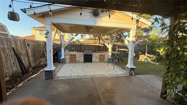 519 Cross Cut Drive, Arlington, TX 76018