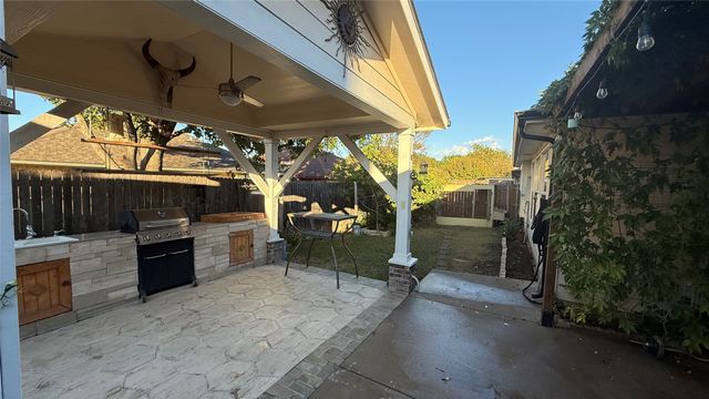 519 Cross Cut Drive, Arlington, TX 76018