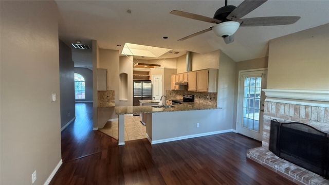 519 Cross Cut Drive, Arlington, TX 76018