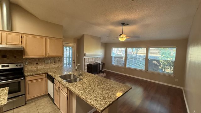 519 Cross Cut Drive, Arlington, TX 76018